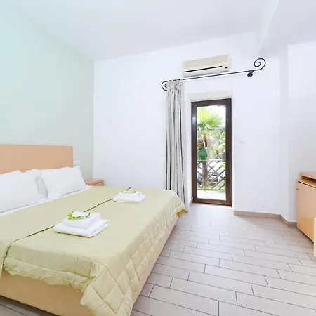 Esperia Πευκάρι